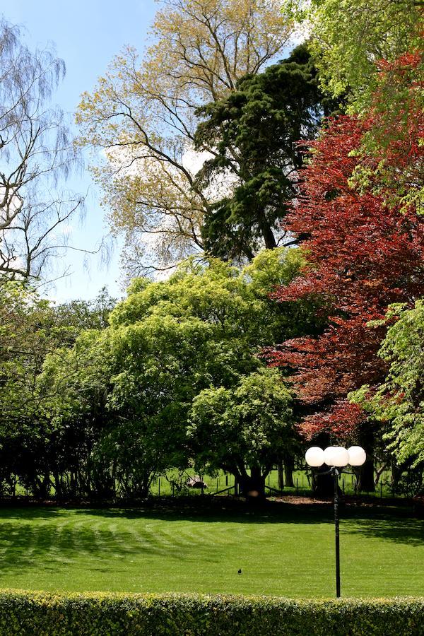 Oak Lane Lodge Хамилтън Екстериор снимка
